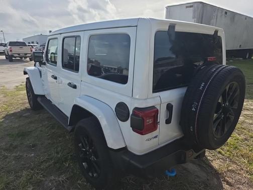 Bright White Clearcoat 2022 Jeep Wrangler Unlimited 4xe Sahara