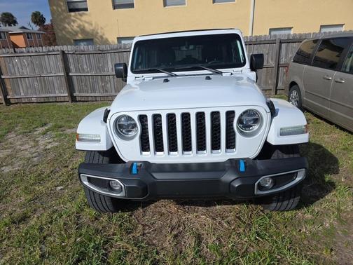 Bright White Clearcoat 2022 Jeep Wrangler Unlimited 4xe Sahara