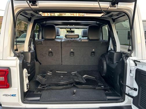 Bright White Clearcoat 2022 Jeep Wrangler Unlimited 4xe Sahara