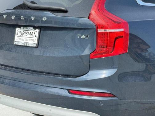 2022 Volvo XC90 T6 Momentum 7 Passenger