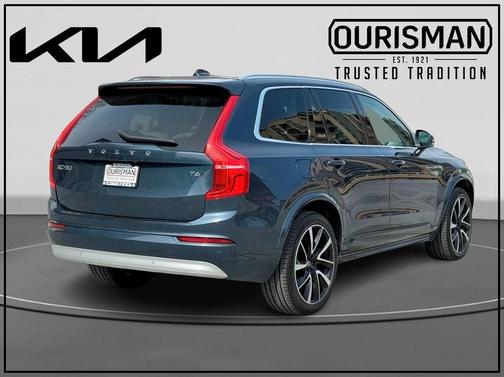 2022 Volvo XC90 T6 Momentum 7 Passenger