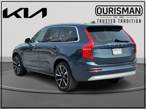 2022 Volvo XC90 T6 Momentum 7 Passenger