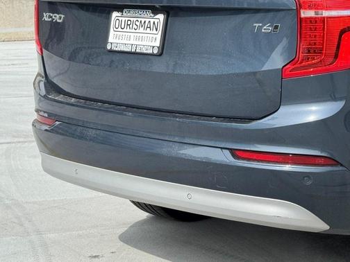 2022 Volvo XC90 T6 Momentum 7 Passenger