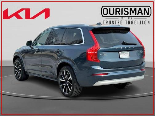 2022 Volvo XC90 T6 Momentum 7 Passenger