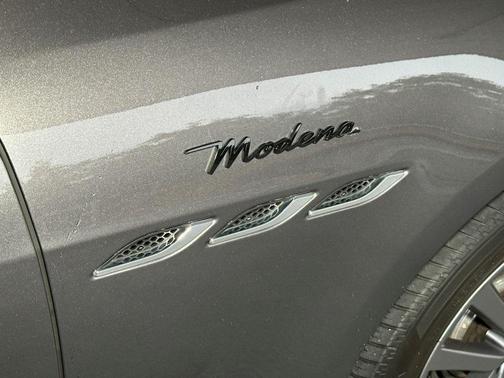 2022 Maserati Ghibli Modena Q4