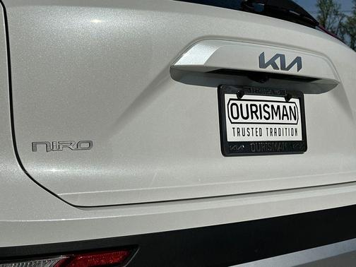 Snow White Pearl 2026 Kia Niro LX