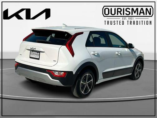 Snow White Pearl 2026 Kia Niro LX