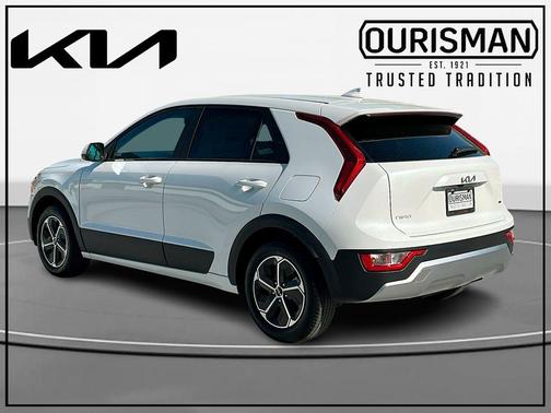 Snow White Pearl 2026 Kia Niro LX