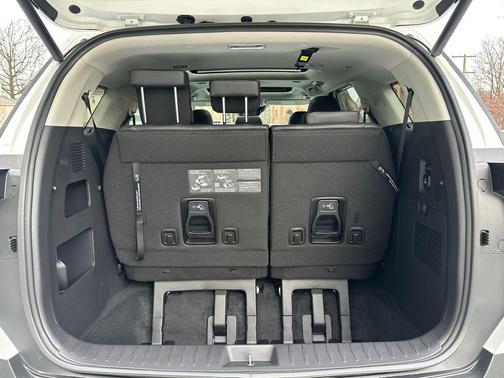 Snow White Pearl 2026 Kia Carnival Hybrid SX Prestige