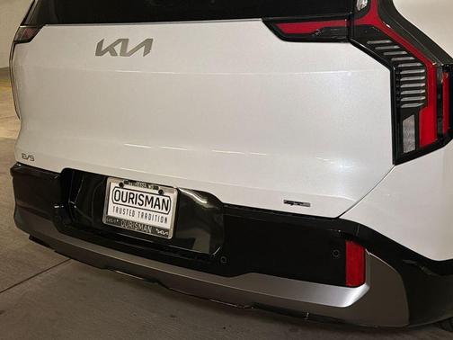 Snow White Pearl 2024 Kia EV9 GT-Line