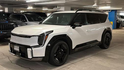 Snow White Pearl 2024 Kia EV9 GT-Line