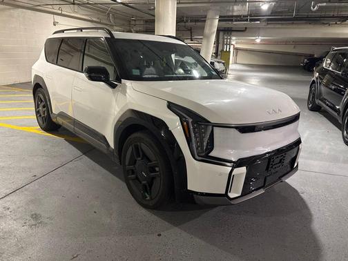 Snow White Pearl 2024 Kia EV9 GT-Line