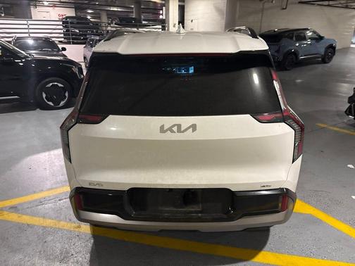Snow White Pearl 2024 Kia EV9 GT-Line