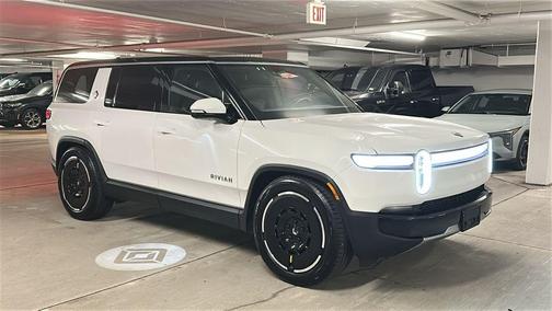 2025 Rivian R1S Adventure