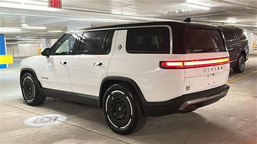 2025 Rivian R1S Adventure