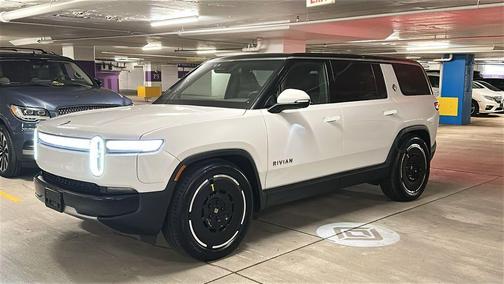 2025 Rivian R1S Adventure