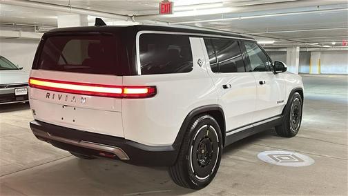 2025 Rivian R1S Adventure