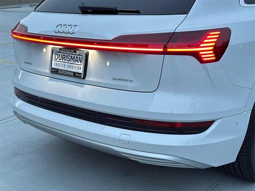 2023 Audi e-tron Premium Plus