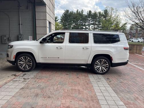 2023 Jeep Grand Wagoneer L Series III