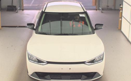 Snow White Pearl 2024 Kia EV6 Light