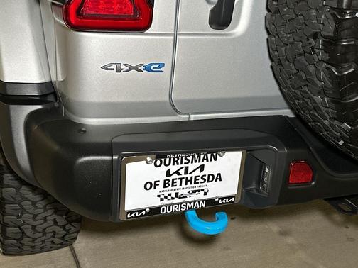 Silver Zynith Clearcoat 2023 Jeep Wrangler 4xe Rubicon