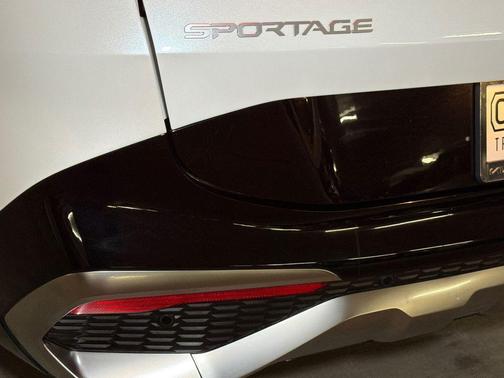 Snow White Pearl 2025 Kia Sportage Hybrid SX-Prestige