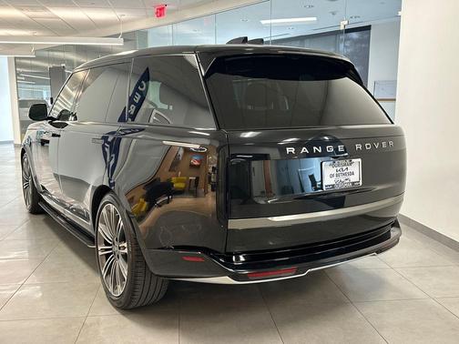 2025 Land Rover Range Rover P530 SE 7 Seat