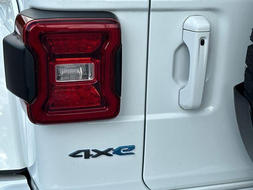 Bright White Clearcoat 2024 Jeep Wrangler 4xe High Altitude