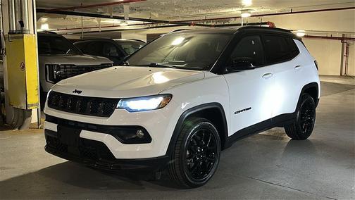 Bright White Clearcoat 2023 Jeep Compass Altitude