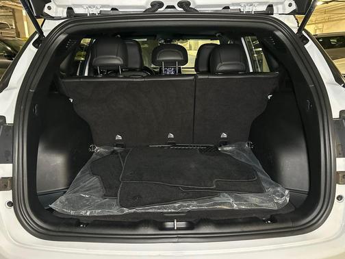 Bright White Clearcoat 2023 Jeep Compass Altitude