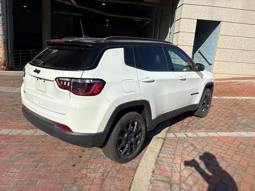 Bright White Clearcoat 2023 Jeep Compass Altitude