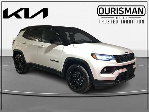 Bright White Clearcoat 2023 Jeep Compass Altitude