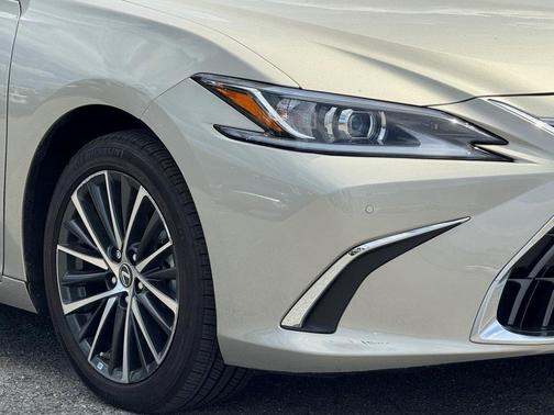2022 Lexus ES 300h 300H