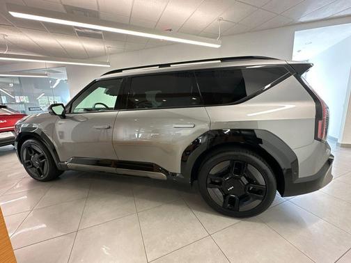 Pebble Gray 2024 Kia EV9 GT-Line