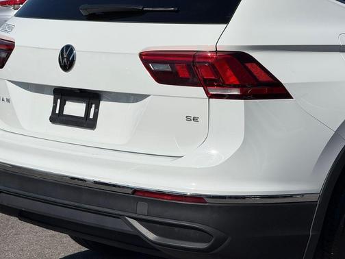 Pure White 2024 Volkswagen Tiguan 2.0T SE