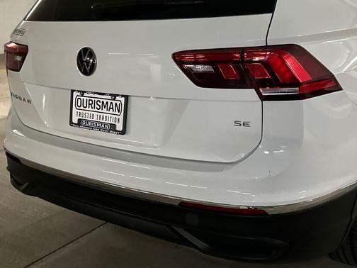 Pure White 2024 Volkswagen Tiguan 2.0T SE