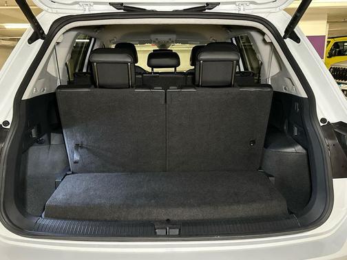 Pure White 2024 Volkswagen Tiguan 2.0T SE