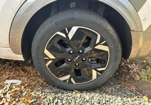 Snow White Pearl 2023 Kia Niro EV Wave