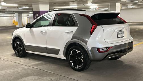 Snow White Pearl 2023 Kia Niro EV Wave