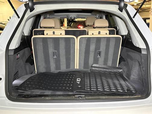2023 Audi Q7 45 Premium Plus