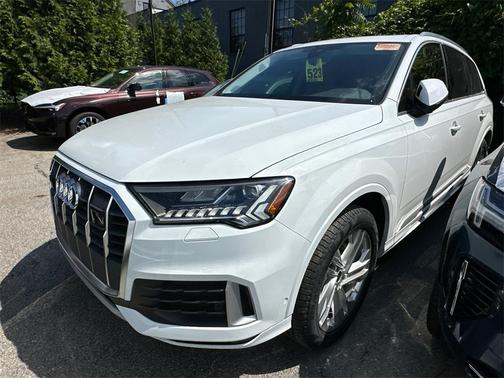 2023 Audi Q7 45 Premium Plus