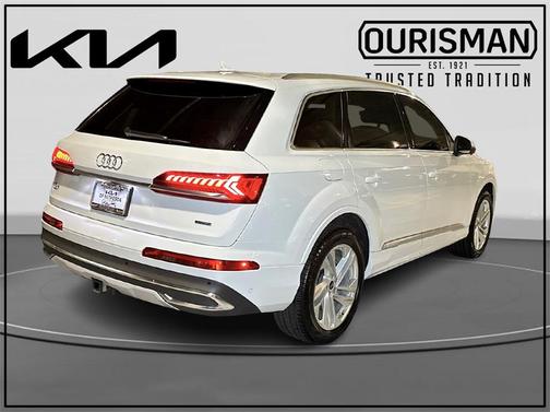 2023 Audi Q7 45 Premium Plus