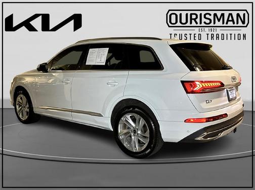 2023 Audi Q7 45 Premium Plus