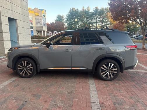2023 Nissan Pathfinder Platinum