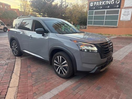 2023 Nissan Pathfinder Platinum