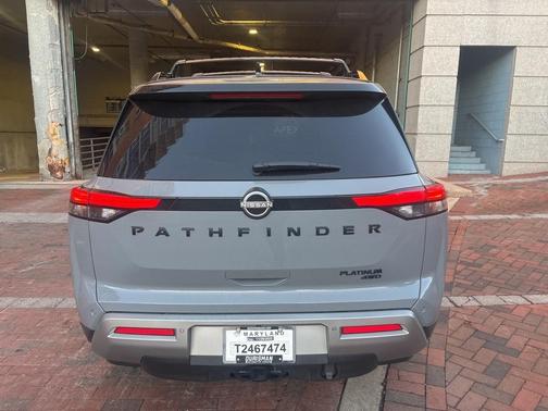 2023 Nissan Pathfinder Platinum