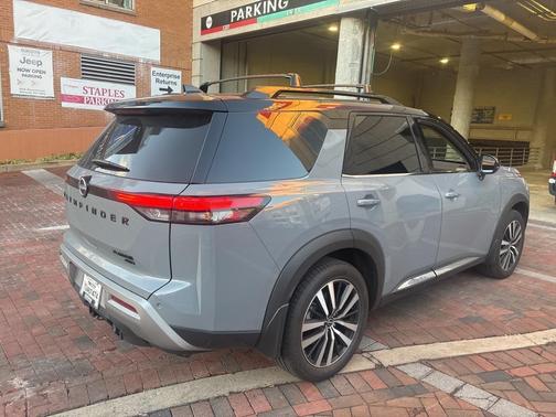 2023 Nissan Pathfinder Platinum