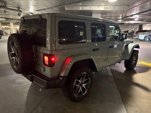Earl Clearcoat 2024 Jeep Wrangler 4xe Sport