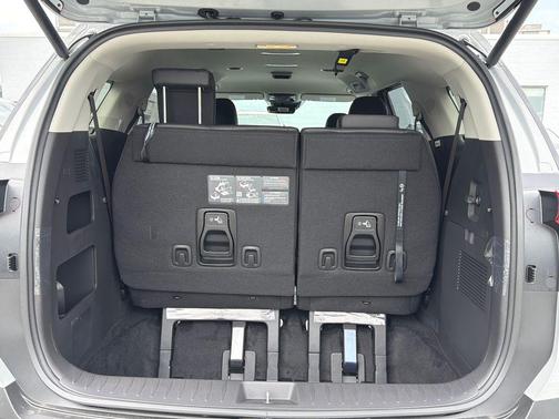 Ceramic White 2027 Kia Carnival EX