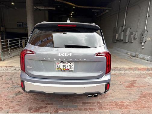 Everlasting Silver 2024 Kia Telluride S